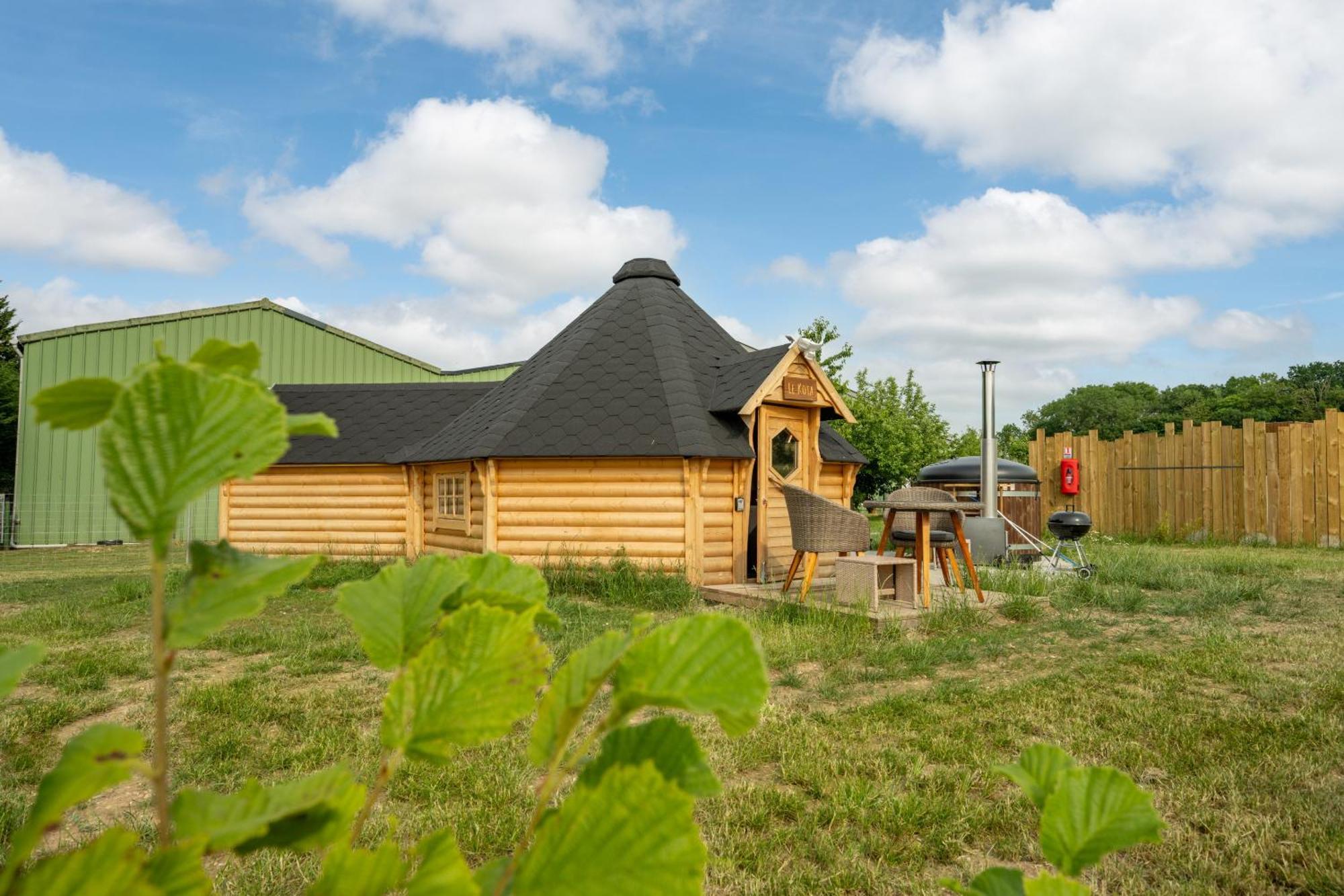 Logements Insolites A La Ferme - Yourte, Kota Ou Pod Farbus Pokoj fotografie