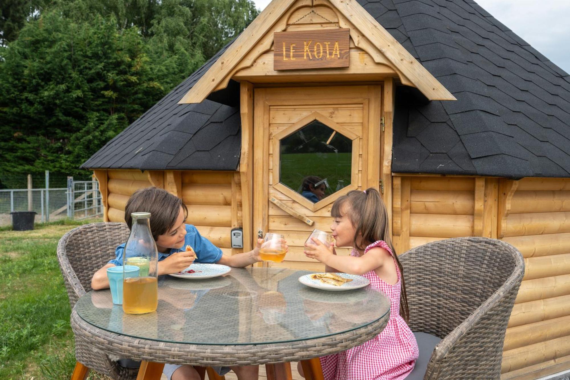 Logements Insolites A La Ferme - Yourte, Kota Ou Pod Farbus Pokoj fotografie